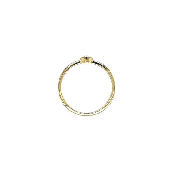 Nhẫn đính hôn bằng vàng với đá zircon
