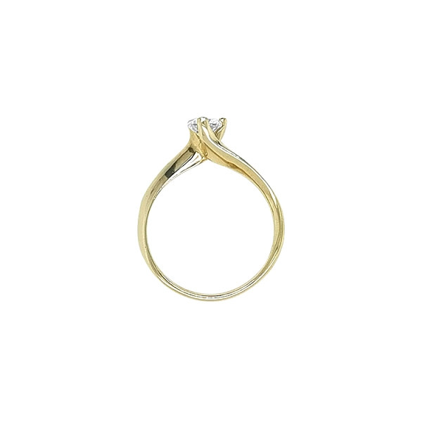 Nhẫn đính hôn bằng vàng có đá cubic zirconia