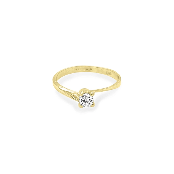 Nhẫn đính hôn bằng vàng với đá zircon