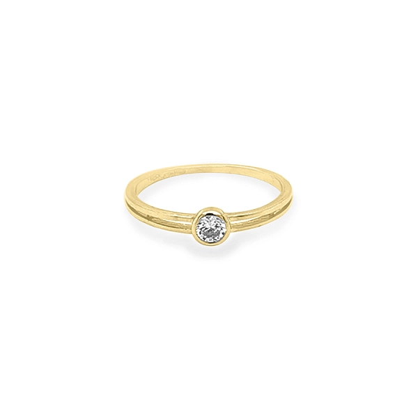 Nhẫn đính hôn bằng vàng với đá zircon