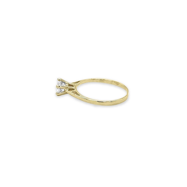 Nhẫn đính hôn bằng vàng có đá cubic zirconia