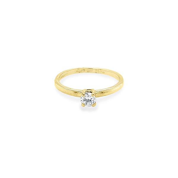 Nhẫn đính hôn bằng vàng với đá zircon
