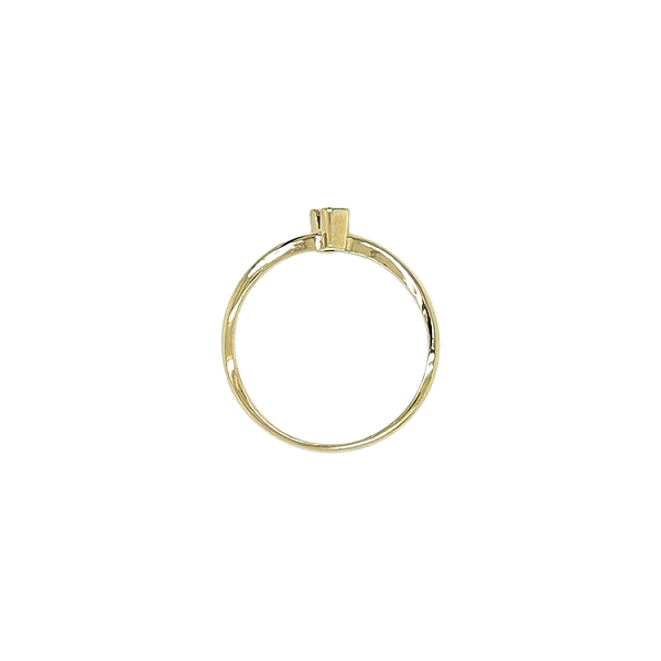 Nhẫn đính hôn bằng vàng với đá zircon