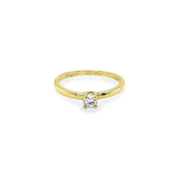 Nhẫn đính hôn bằng vàng với đá zircon