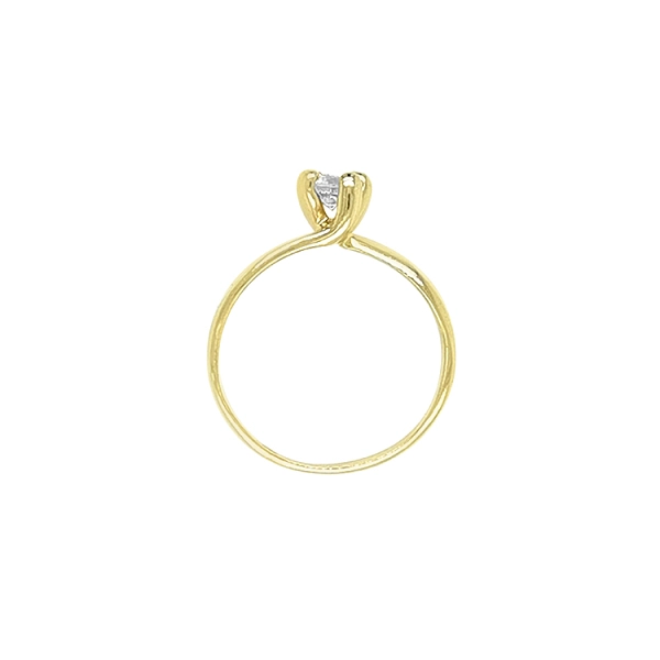 Nhẫn đính hôn bằng vàng với đá zircon