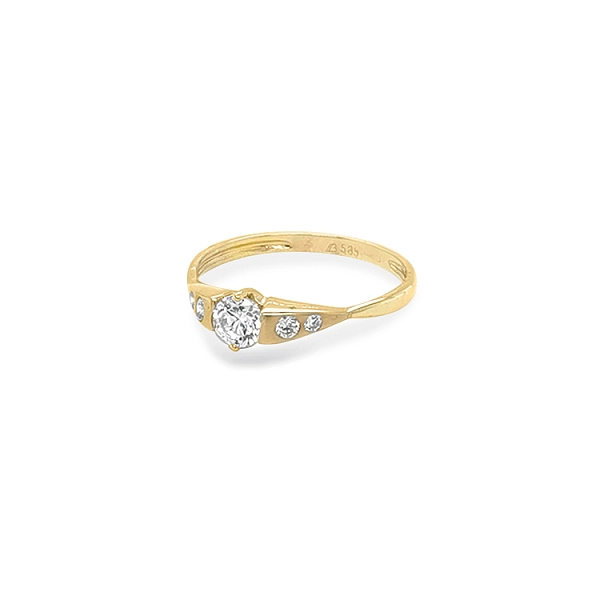 Nhẫn vàng đính đá zircon