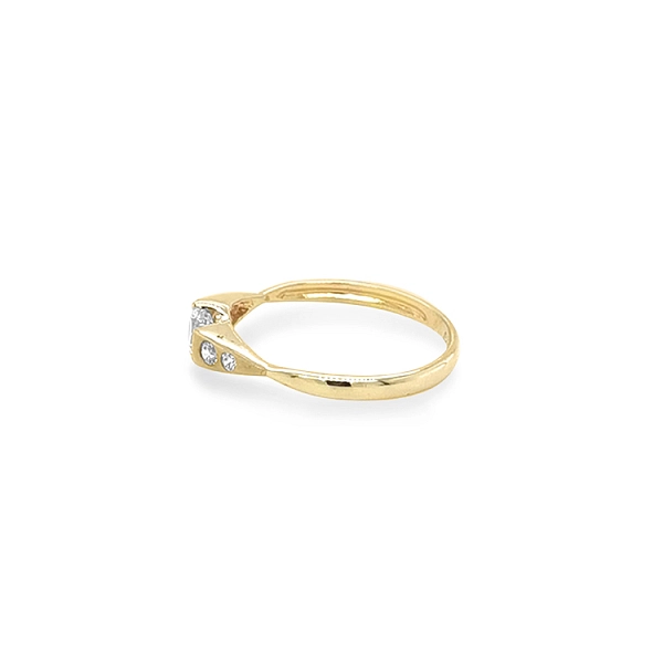 Nhẫn vàng đính đá zircon