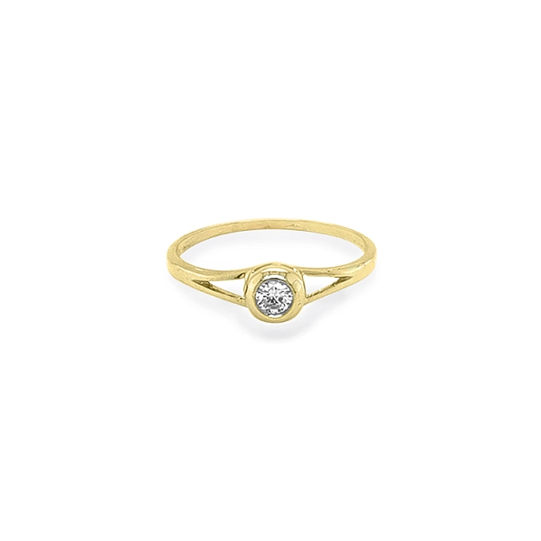 Nhẫn đính hôn bằng vàng với đá zircon