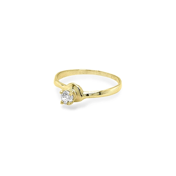 Nhẫn đính hôn bằng vàng với đá zircon