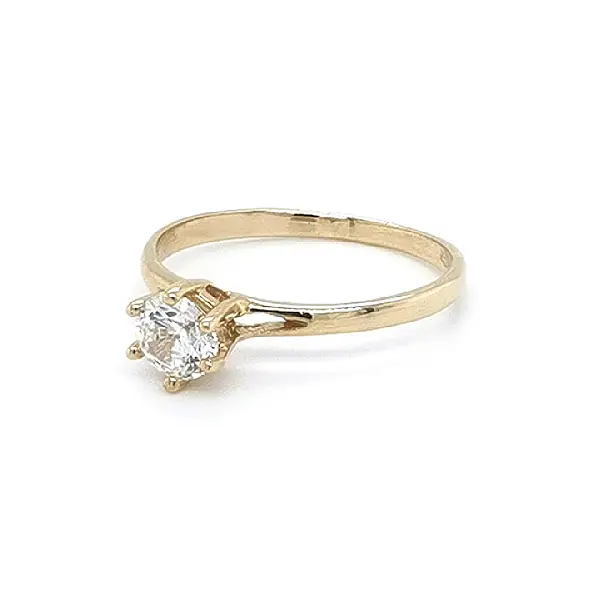 Nhẫn đính hôn bằng vàng với đá zircon