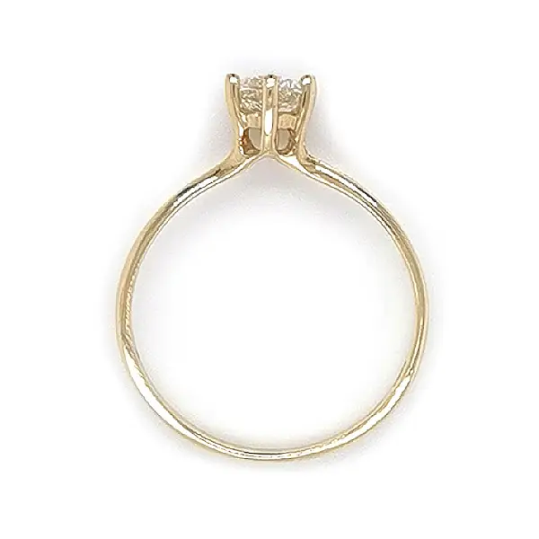 Nhẫn đính hôn bằng vàng với đá zircon