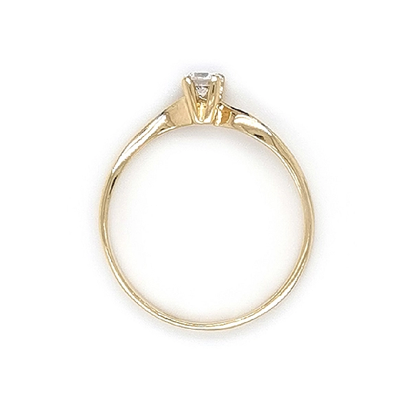 Nhẫn đính hôn bằng vàng với đá zircon