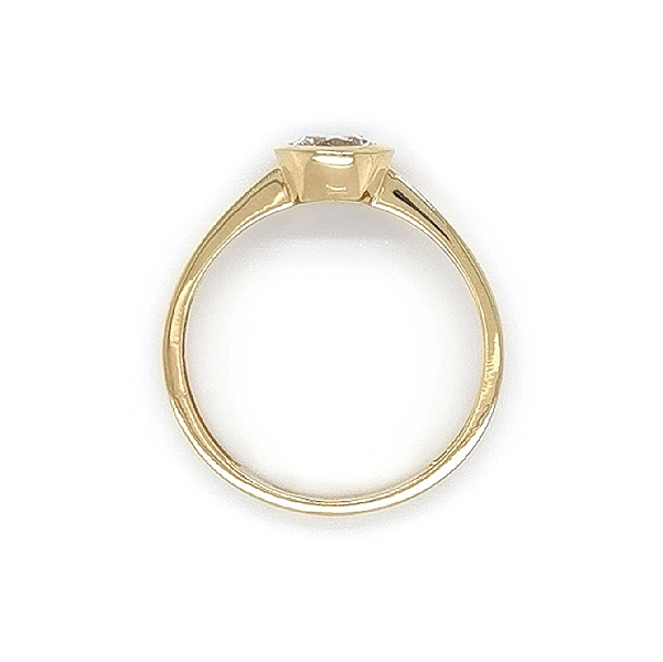 Nhẫn đính hôn bằng vàng với đá zircon