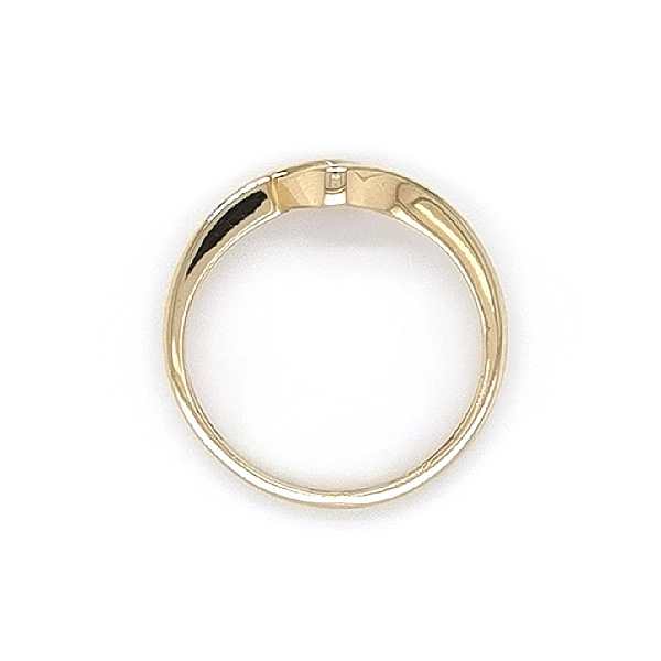 Nhẫn đính hôn bằng vàng với đá zircon