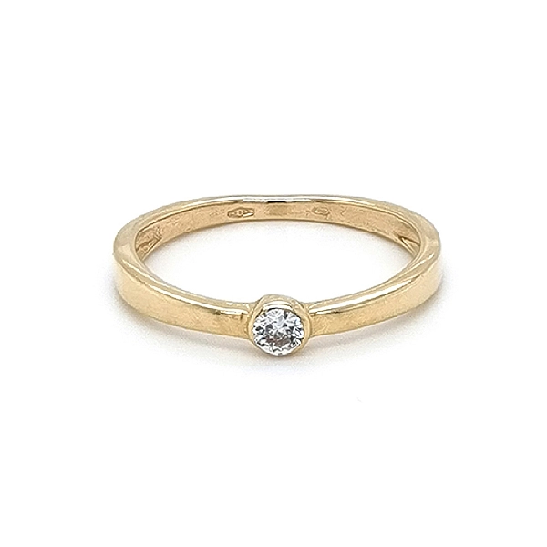 Nhẫn đính hôn bằng vàng với đá zircon