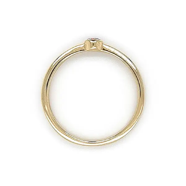 Nhẫn đính hôn bằng vàng với đá zircon