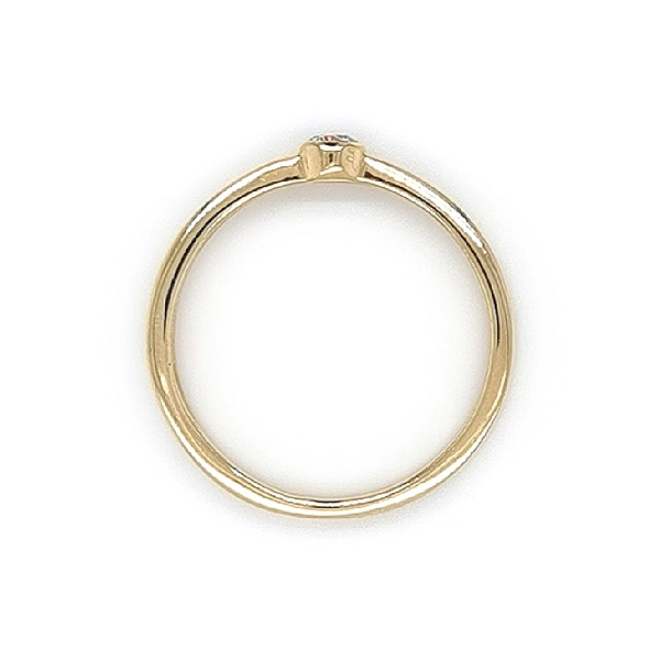 Nhẫn đính hôn bằng vàng với đá zircon