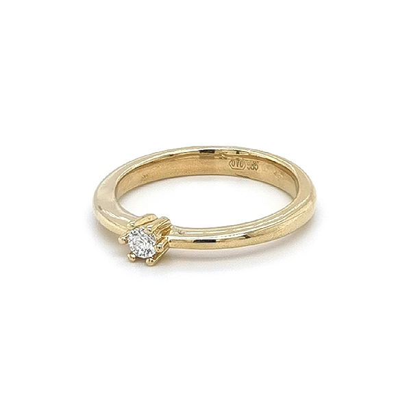 Nhẫn đính hôn bằng vàng với đá zircon