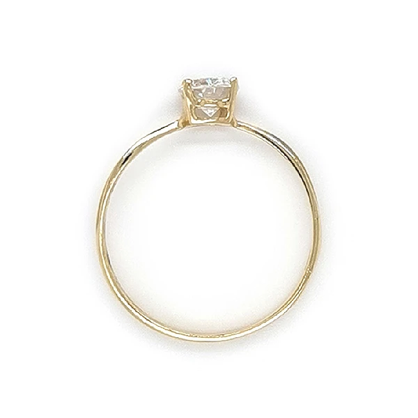 Nhẫn đính hôn bằng vàng với đá zircon