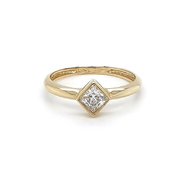 Nhẫn đính hôn bằng vàng với đá zircon