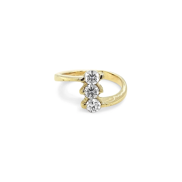 Nhẫn vàng đính đá zircon