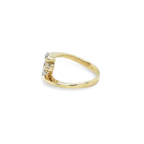 Nhẫn vàng đính đá zircon