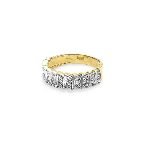 Nhẫn vàng đính đá zircon làm từ vàng kết hợp