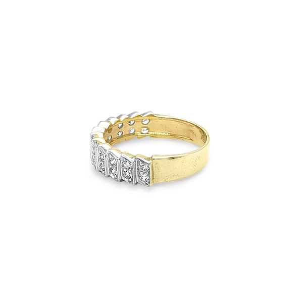 Nhẫn vàng đính đá zircon làm từ vàng kết hợp