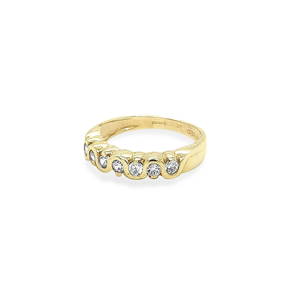 Nhẫn vàng đính đá zircon