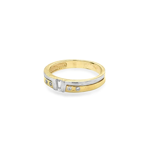 Nhẫn vàng đính đá zircon làm từ vàng kết hợp