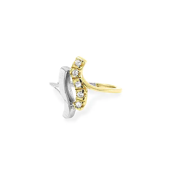 Nhẫn vàng đính đá zircon làm từ vàng kết hợp