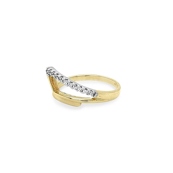 Nhẫn kết hợp vàng và zirconia