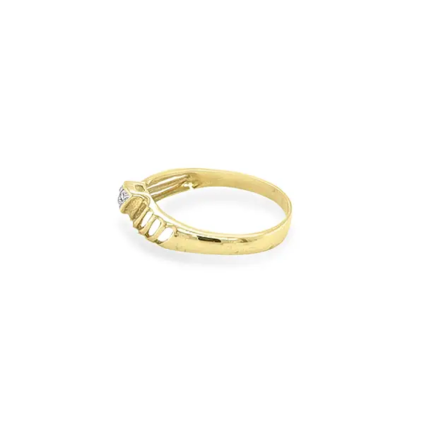 Nhẫn vàng đính đá zircon