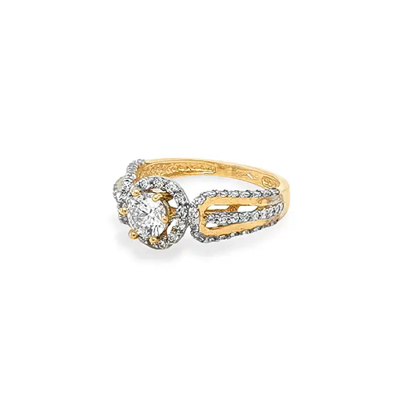 Nhẫn đính hôn bằng vàng với đá zircon