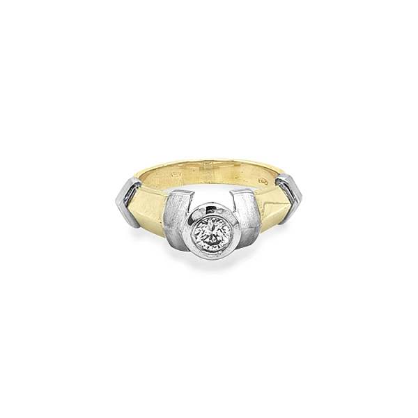 Nhẫn vàng đính zircon làm từ vàng kết hợp