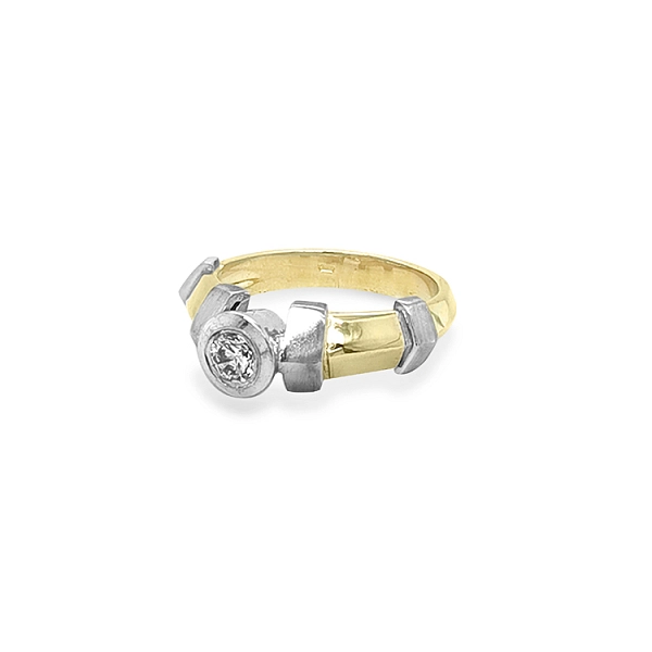 Nhẫn vàng đính zircon làm từ vàng kết hợp