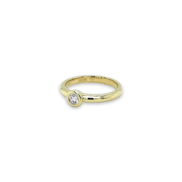 Nhẫn đính hôn bằng vàng có đá cubic zirconia
