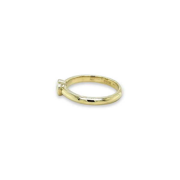 Nhẫn đính hôn bằng vàng có đá cubic zirconia