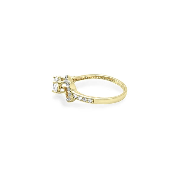 Nhẫn vàng đính đá zircon