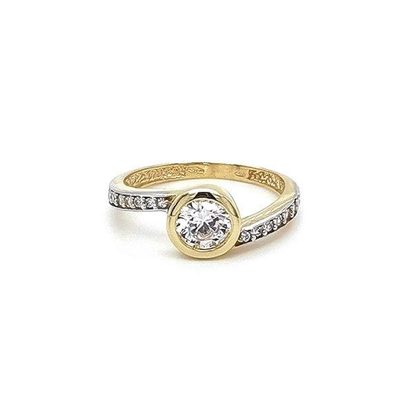Nhẫn đính hôn bằng vàng với đá zircon