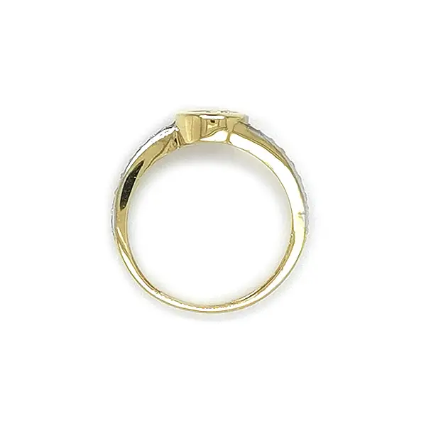 Nhẫn đính hôn bằng vàng với đá zircon