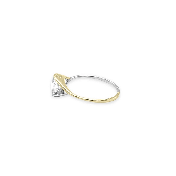 Nhẫn vàng đính đá cubic zirconia