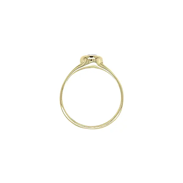 Nhẫn đính hôn với đá cubic zirconia