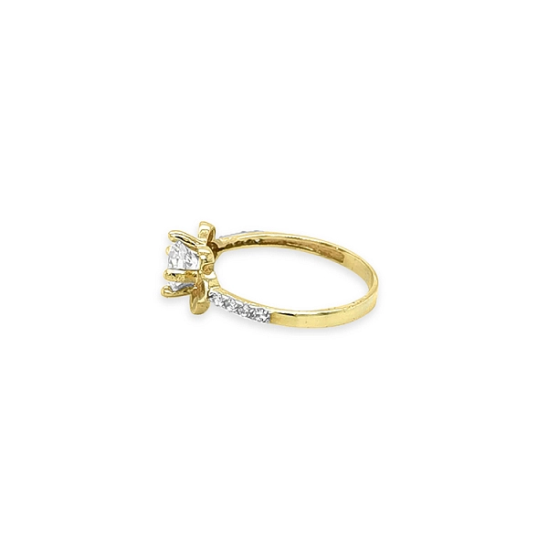 Nhẫn vàng đính đá cubic zirconia