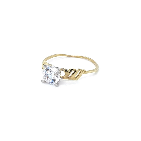 Nhẫn đính hôn bằng vàng với đá zircon