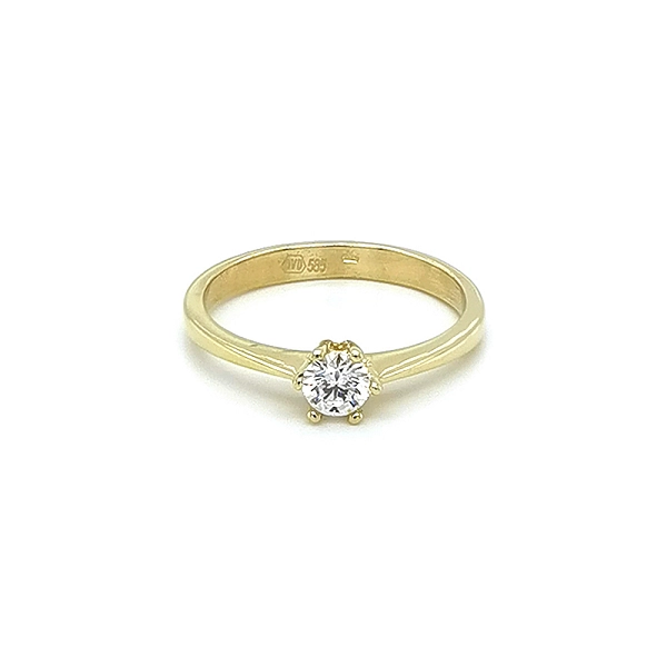 Nhẫn đính hôn bằng vàng với đá zircon