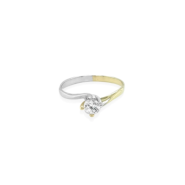 Nhẫn đính hôn với đá zircon làm từ vàng kết hợp