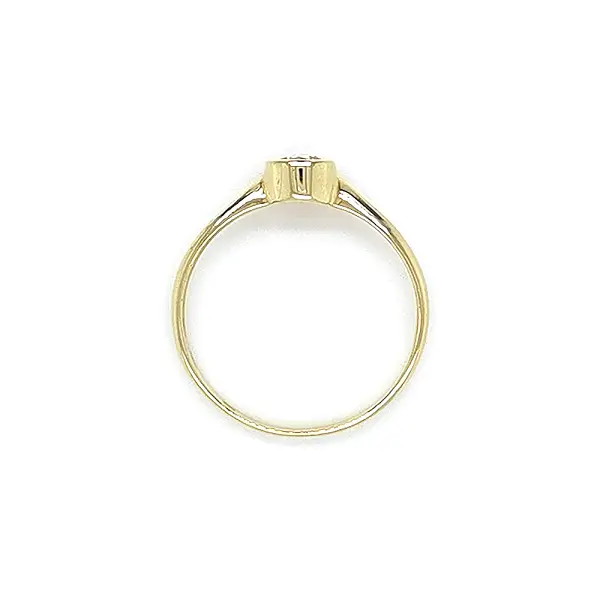 Nhẫn đính hôn bằng vàng với đá zircon