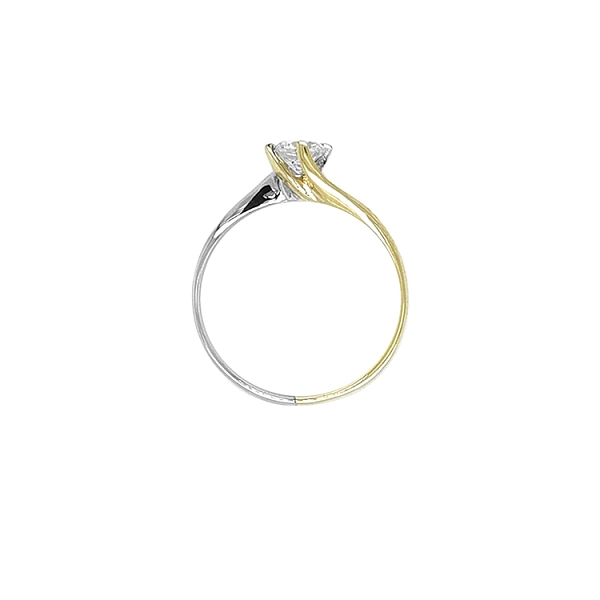 Nhẫn đính hôn với đá cubic zirconia trên vàng