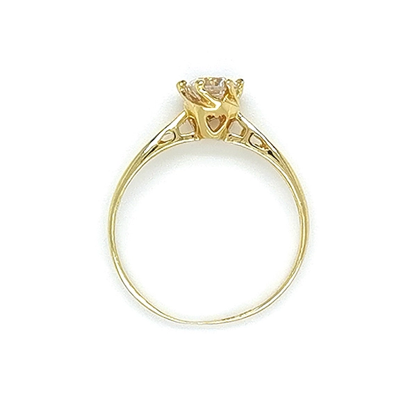 Nhẫn đính hôn bằng vàng với đá zircon